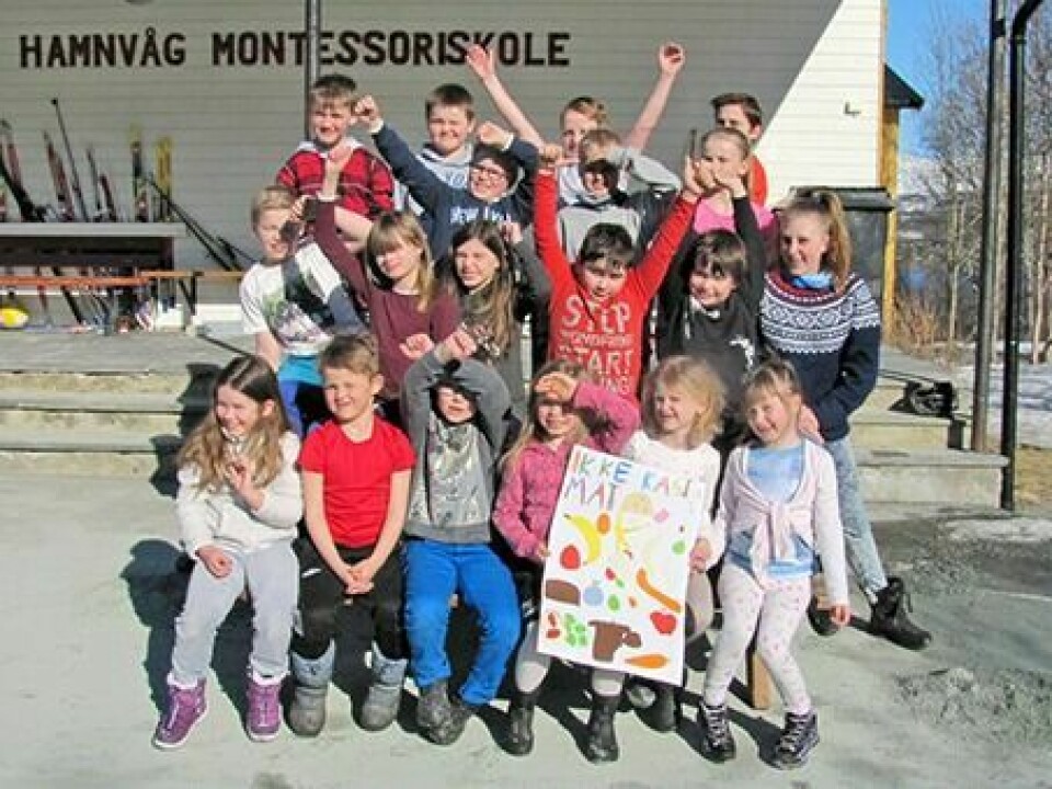 IKKE KAST MAT: Elevene er strålende fornøyde med å ha blitt trukket ut som vinner i det nordiske prosjektet. Foto: Hamnvåg Montessoriskole.