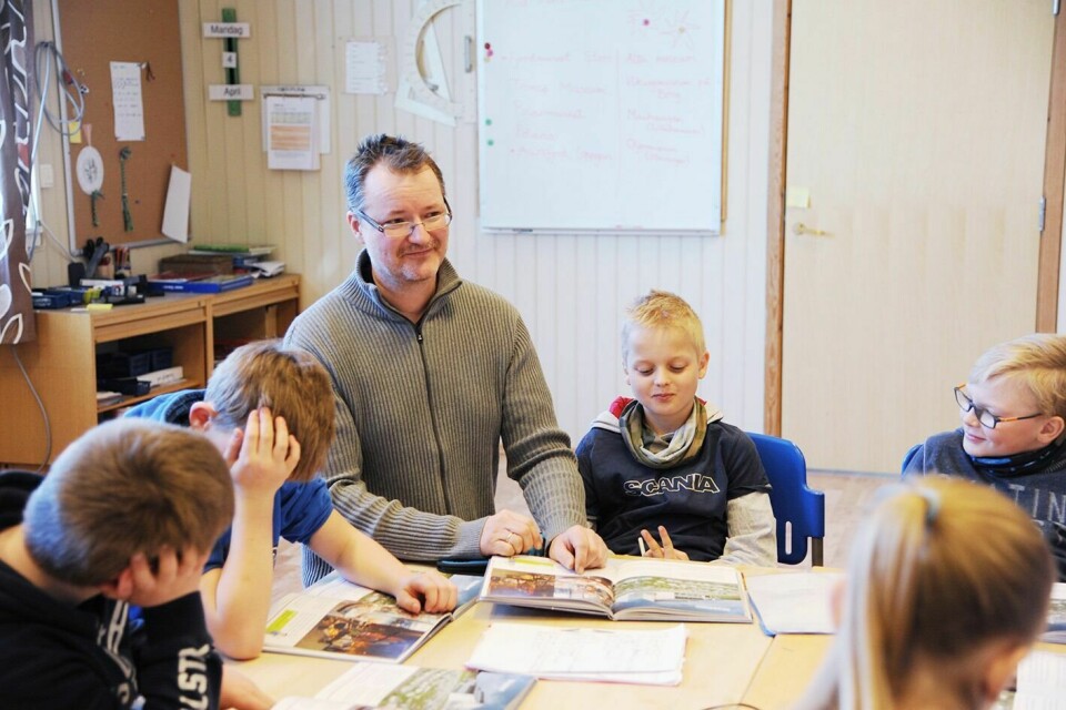 OPTIMISME: Rektor Bjørn Toldnes gleder seg over at Hamnvåg montessoriskole får nye elever til høsten. – Vi har plass til mange flere, sier Toldnes. Foto: Maiken Kill Kristiansen.