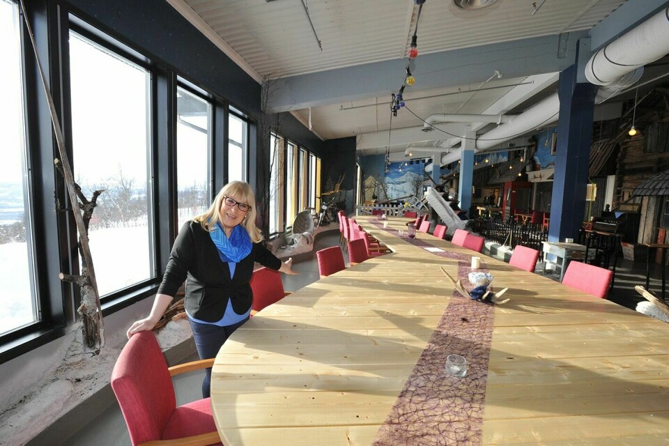 VELKOMMEN TIL BORDS: Langbordet restaurant er klar til bruk, og nå åpner Reidun L. Traasdahl Nilsen for booking til selskaper og møter.