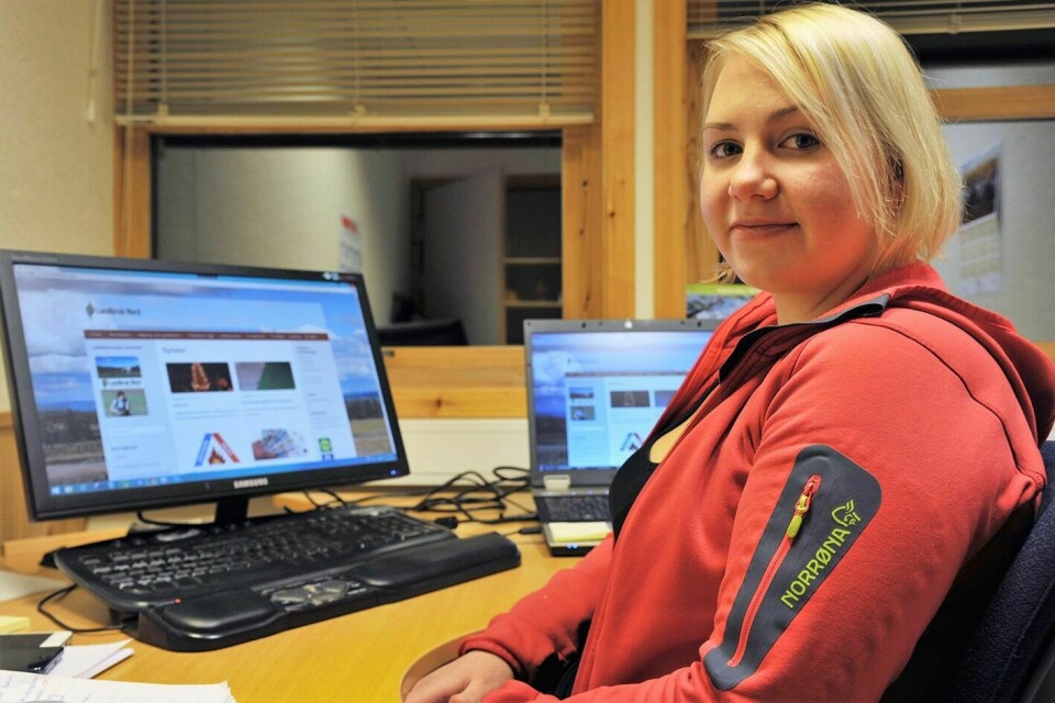 TRIVES: Kristina Berg Vollen (21) trives både i ny jobb hos landbruk Nord og i landlige omgivelser på Indre Malangseidet.