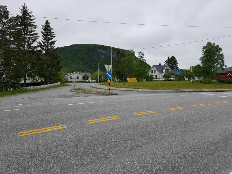 FÅR NYTT NUMMER: Fylkesveien mellom Karlstad og Kjerresnes er én av veiene som nå får nytt nummer, nærmere bestemt til fylkesvei 7832. Foto: Malin Cerense Straumsnes