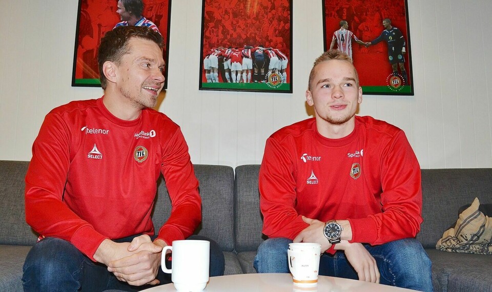 ENIGE: Det var god stemning mellom sportssjef Svein Morten Johansen og Kent-Are Antonsen da den nye kontrakten til Kent-Are ble offentliggjort på TIL-brakka torsdag.