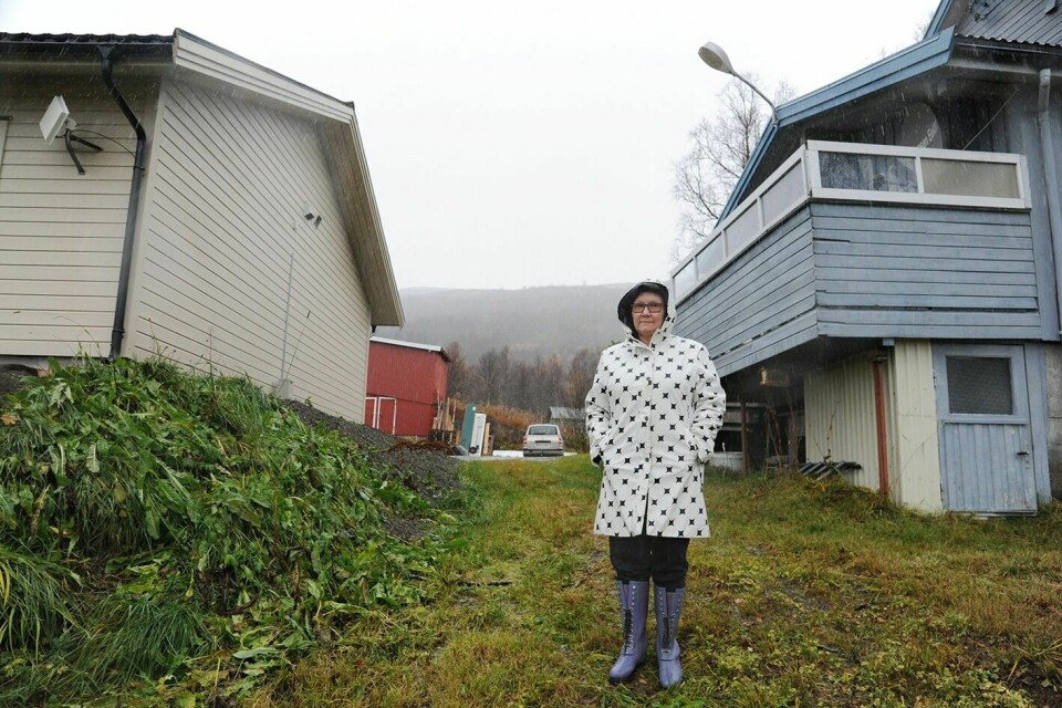 FRUSTRERT: De to husene på eiendommen til Reidun Jørgensen ligger nesten vegg i vegg. Hun ønsker seg at de ligger på to ulike eiendommer, og mener kommunen er lite samarbeidsvillige når de sier nei.