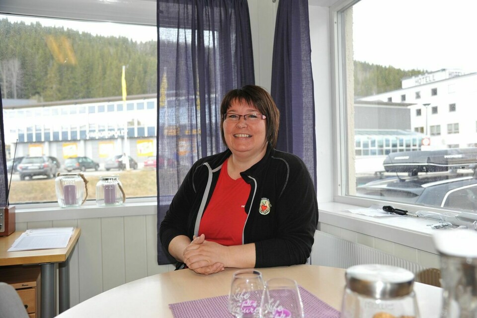 HJERTE FOR OMSORG: Anita Lundskar i Privat omsorg nords avdeling i Midt-Troms har nylig flyttet inn i nye lokaler. Førstkommende onsdag åpner hun dørene for alle som er interessert i å vite hva bedriften kan tilby av tjenester.