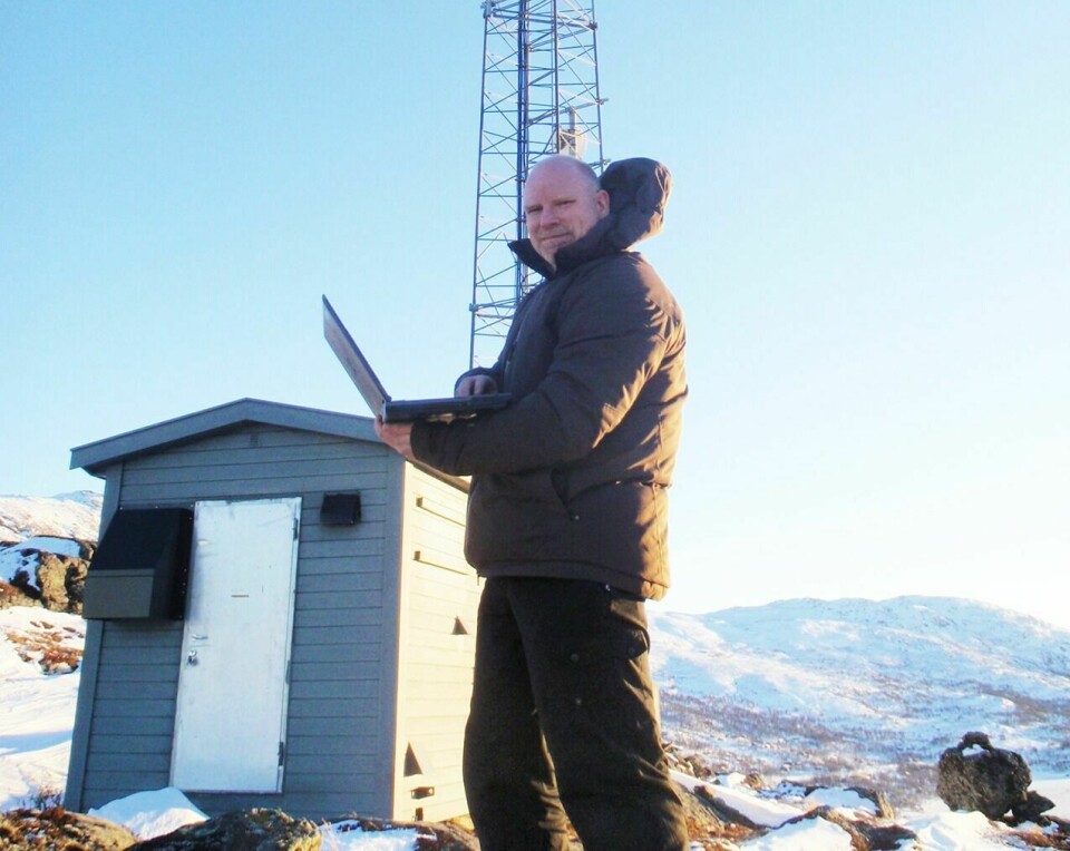 BYGGER UT: Dekningssjef Tommy S. Johansen i Netcom har skrudd på selskapets første 4G-stasjoner i Bardu og Målselv. (Foto: Netcom)