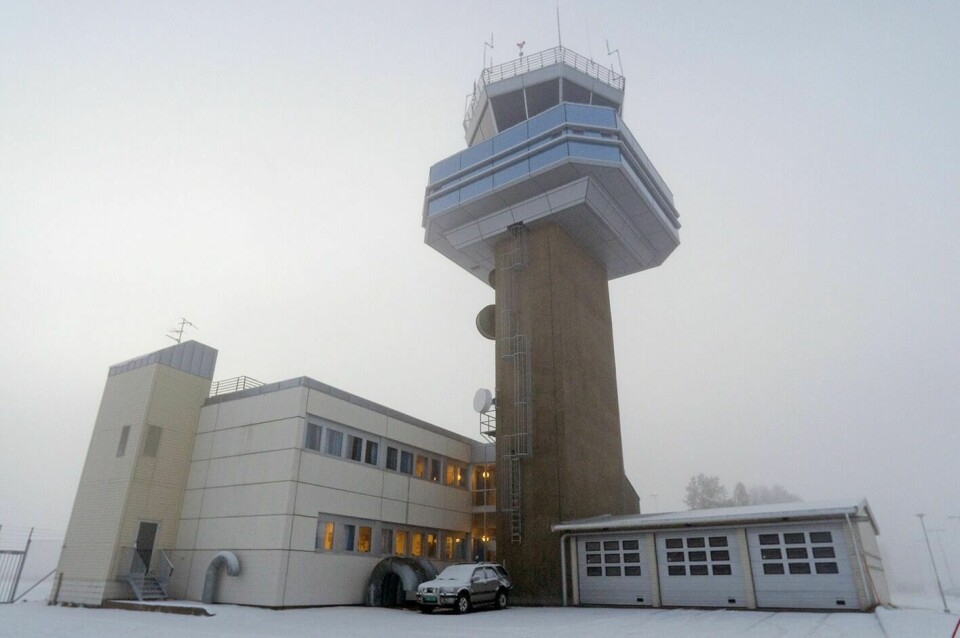 USIKKER FRAMTID: Det er ennå ikke avklart om tårntjenestene ved Bardufoss lufthavn skal fjernstyres. Avinor skal i første omgang fjernstyre 15 mindre lufthavner, hovedsakelig i Nord-Norge. (Arkivfoto: Terje Tverås)