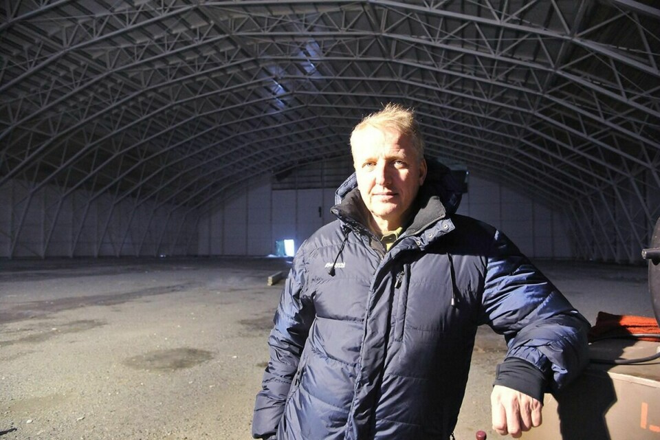 VET IKKE: Prosjektleder Geir Gillebo vet ikke når Bardufoss storhall blir ferdigstilt. Det er fortsatt telen i bakken som skaper vansker for byggearbeidene. (Arkivfoto: Kari Anne Skoglund)