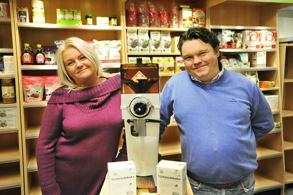 GLEDER SEG: Nina og Pål Norberg gleder seg til relanseringa av Sunkost-butikken på torsdag. Da blir det smaksprøver av kaffe og glutenfrie kaker. Foto: Malin C. S. Myrbakken