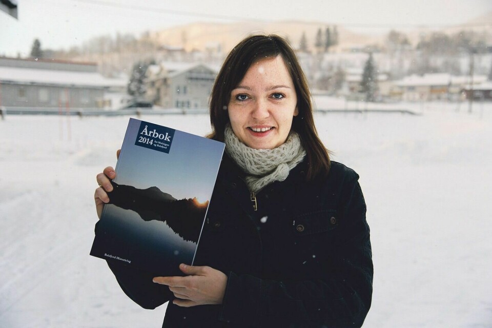 STOLT REDAKTØR: Lill-Karin Nyland er stolt redaktør for årboka i 2014. Fra og med neste uke kan boka kjøpes i butikk.