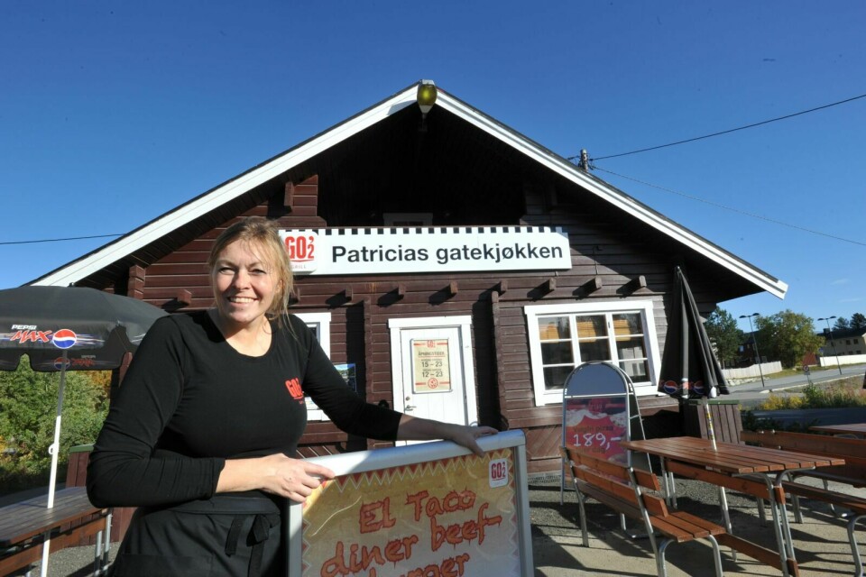 NY MENY: Daglig leder Anne-Lise Sørensen fornyer menyen på Patricias gatekjøkken to ganger i året for å friste kundene. Foto: Malin C. S. Myrbakken