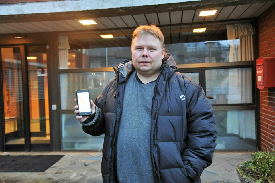 RYDDER OPP: Rådgiver Magne Haugstad i Balsfjord kommune har fått mye å gjøre etter at mobilappen «Borgermelding» ble lansert. Foto: Sol Gabrielle Larsen
