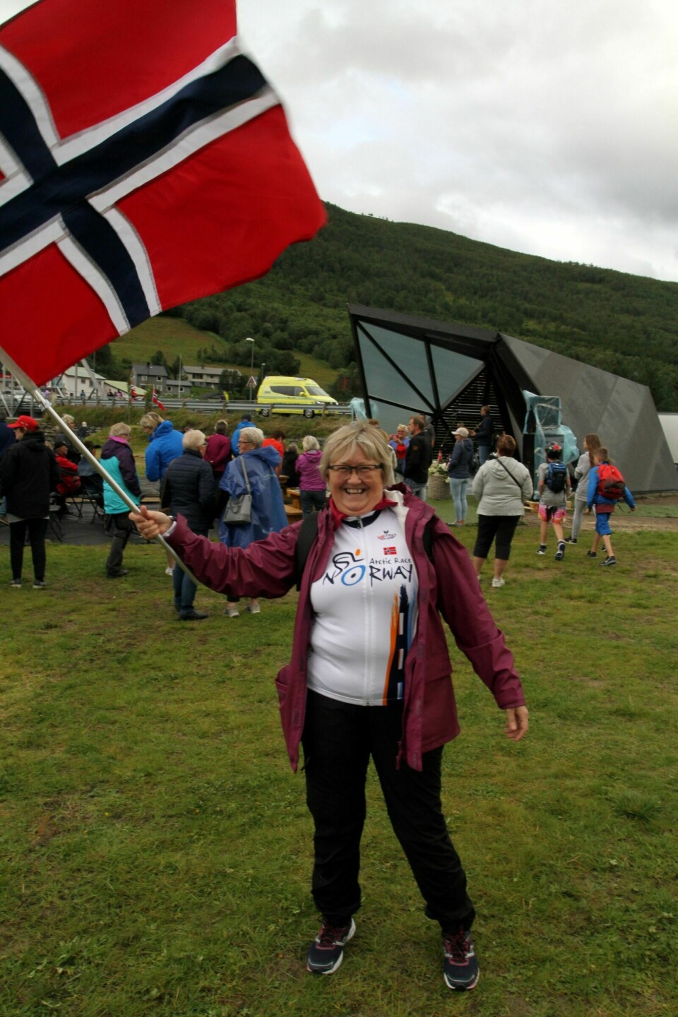 EKS-POLITIKER OF FYLKESMANN: Tidligere Høyre-politiker Elisabeth Aspaker er fylkesmann i Troms. Her avbildet i Nordkjosbotn under Arctic Race i fjor. Foto: Privat