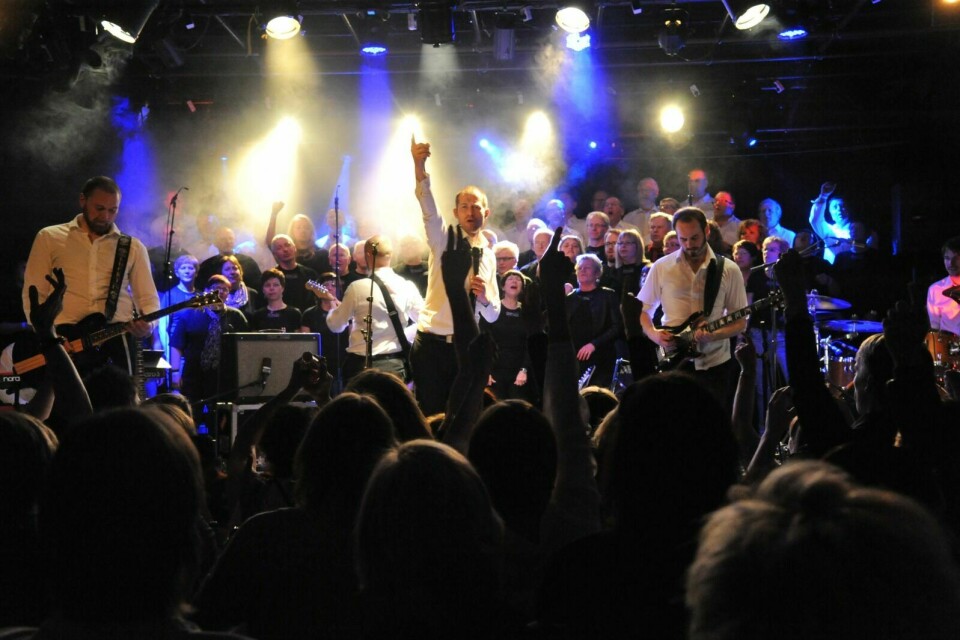 ROCK & KOR: Rock & Kor er et samarbeid mellom The Early Midlife Crisis og Freidig mannskor. De har satt sitt preg i Bardu med den to dager lange festivalen «Rock og Kor-festivalen». Nå skal de spille sammen med hele Norges symfoniorkester. (Arkivfoto: Kari Anne Skoglund)