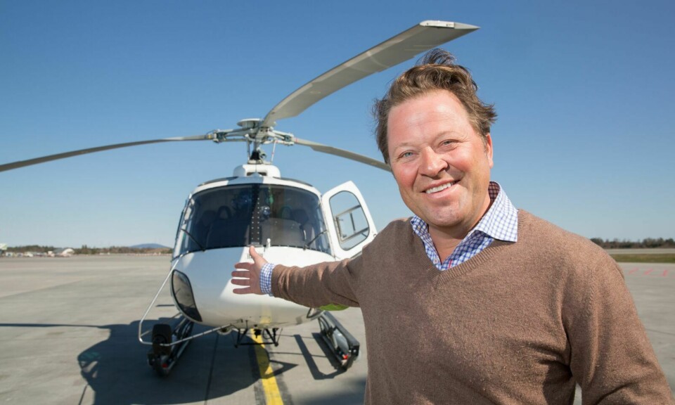 VELKJENT FJES: Mandag 26. mai inntar den folkekjære programlederen Arne Hjeltnes Bardufoss lufthavn med dette helikopteret. Det skal innom 50 lufthavner i landet i minutt-for-minutt-stil. (Foto: Espen Solli, TV 2)