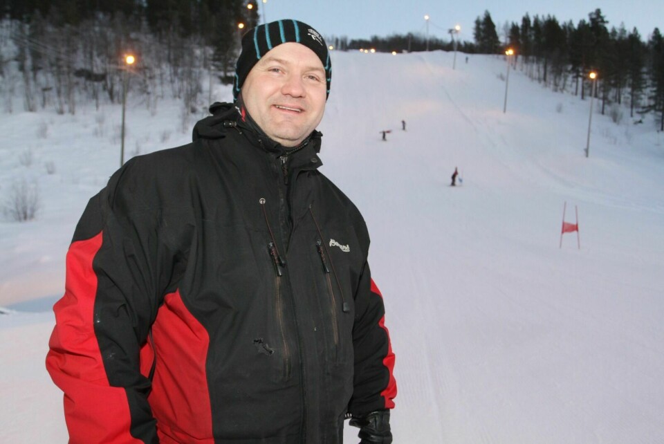 KLAR FOR STORINNRYKK: Leder Trond Viggo Opdal i Bardu alpinklubb håper på godt oppmøte under søndagens Åpen bakke i Steilia alpinsenter. Foto: Ivar Løvland