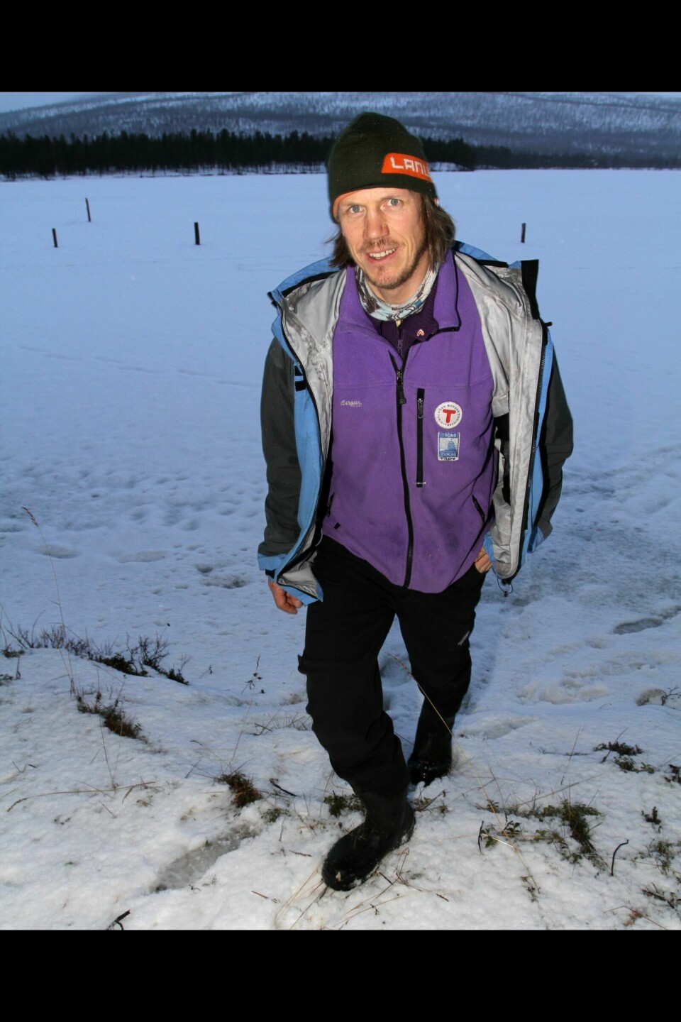 IKKE SNØ: Espen Prestbakmo og arrangørene av Troms Quest tar ingen sjanser på å sende kjørere og hundespann ut på Rostavannet uten snø. (Arkivfoto)