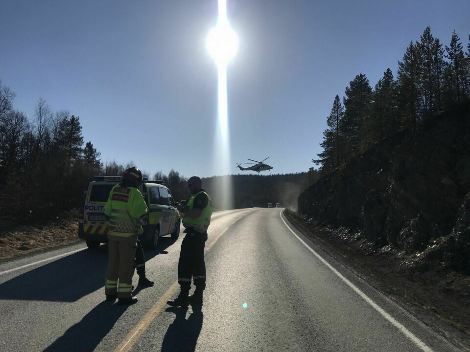 I HELIKOPTER: Motorsyklisten ble fraktet til Universitetssykehuset i Nord-Norge i helikopter etter ulykka. Foto: Privat