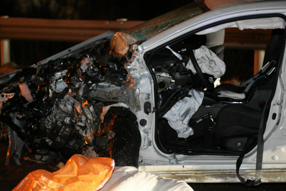 STORE SKADER: Skadene på leiebilen, en Toyota Corolla, var store etter ulykken. Foto: Ivar Løvland