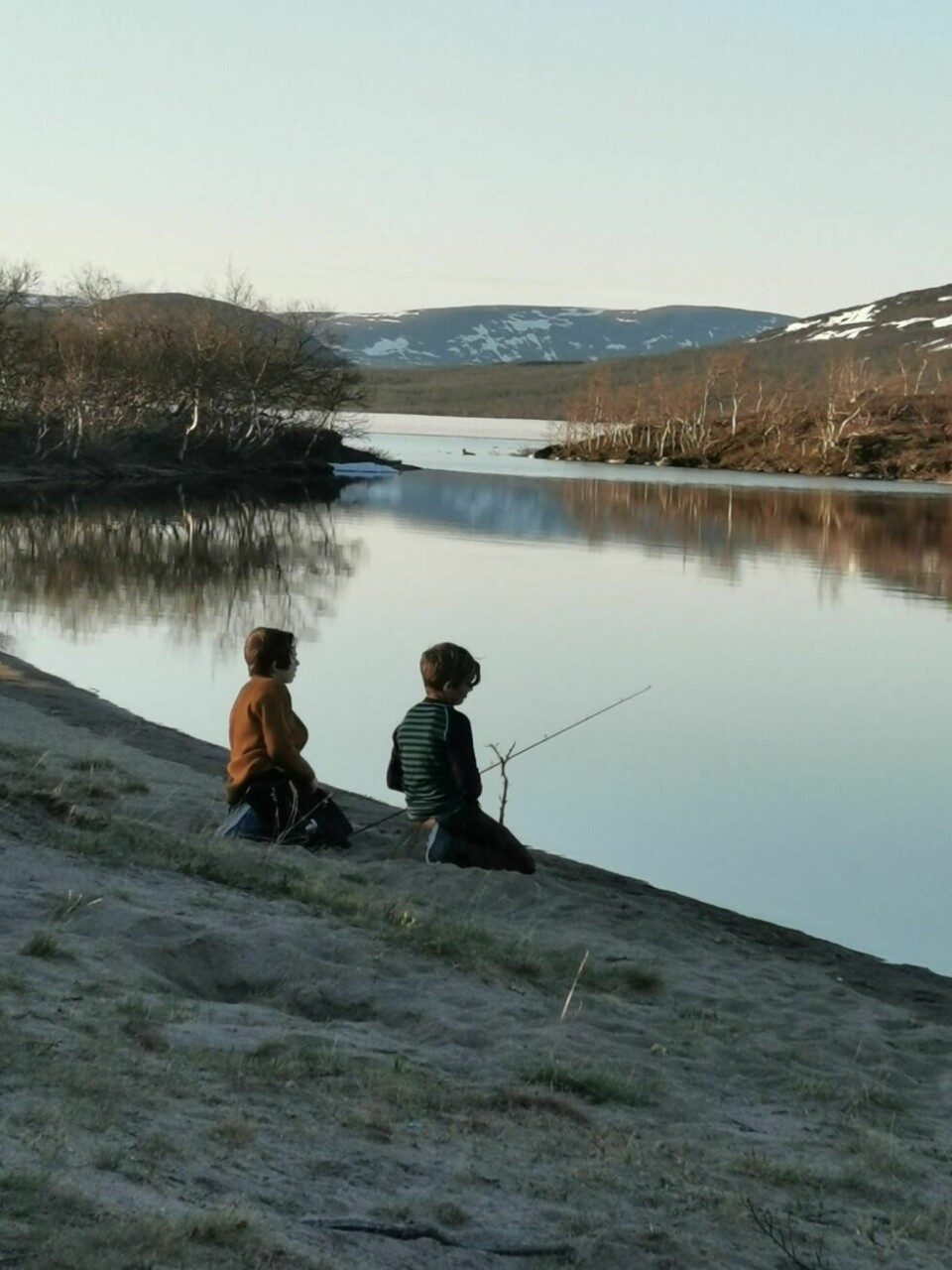 Årets villmarksfoto 2022127: Brødre.... En vakker vårkveld i indre Troms. Innsender og fotograf: Mona Elverum.