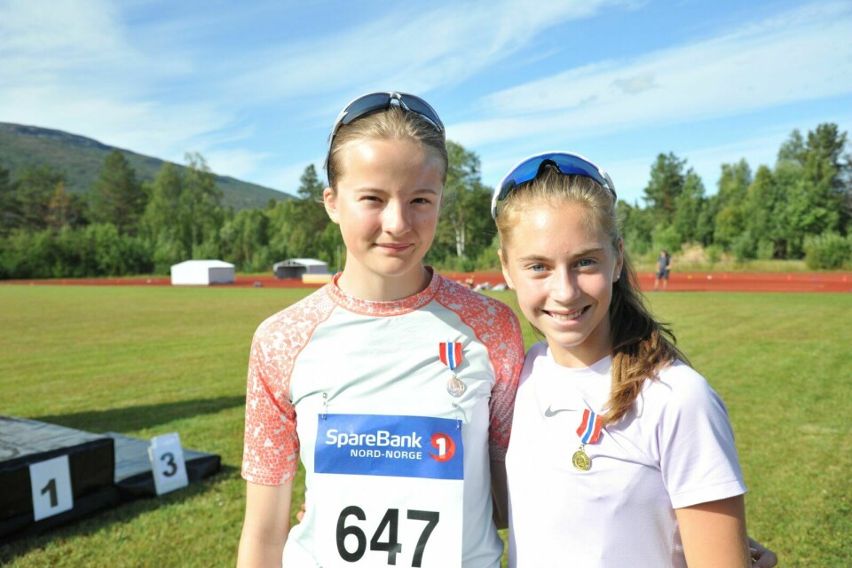 ALLSIDIG: Elise Berntsen Løvland (t.v.) og Stine Storaa håper flere får opp øynene for den allsidige idretten. Foto: Malin Cerense Straumsnes