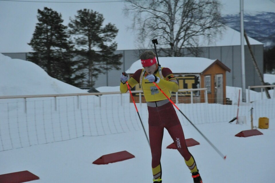 NUMMER TO: Jørgen Brones Stenersen fra Målselvs skiskyttere gikk inn til en andreplass i juniorklassen for menn. Foto: Malin Cerense Straumsnes