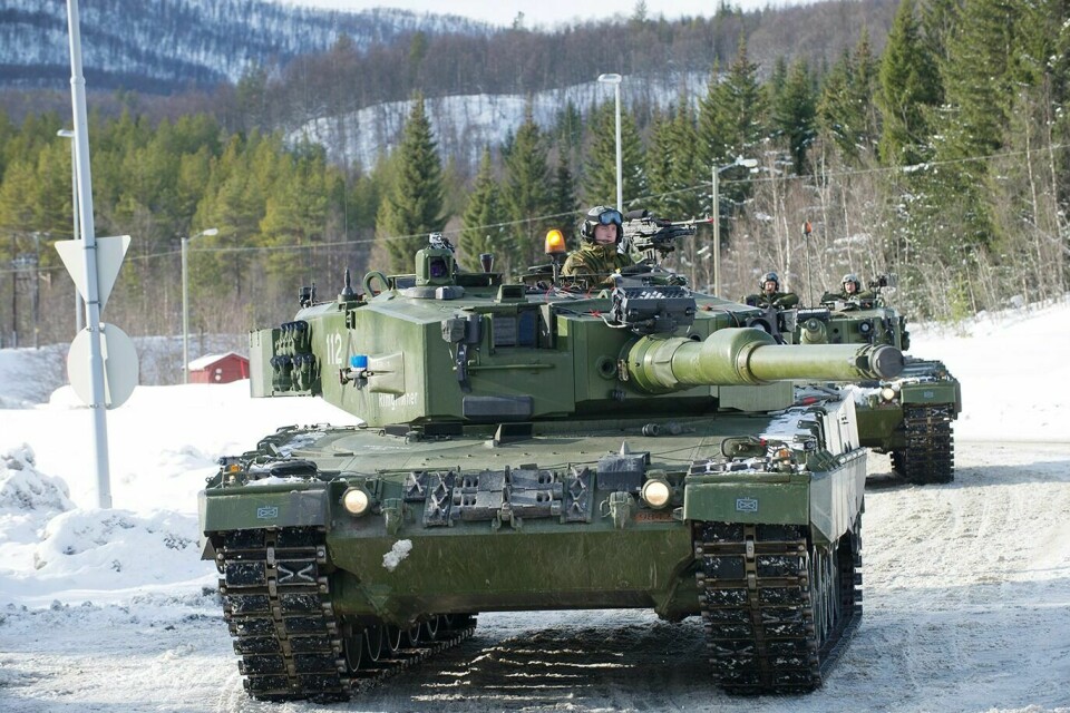 SENDES NORDOVER: I begynnelsen av neste måned skal Brigade Nords avdelinger i Bardu og Målselv forflytte mesteparten av sitt materiell og personell til Finnmark. Deriblant Panserbataljonens stridsvogner av typen Leopard 2. Foto: OLE-SVERRE HAUGLI, HÆREN