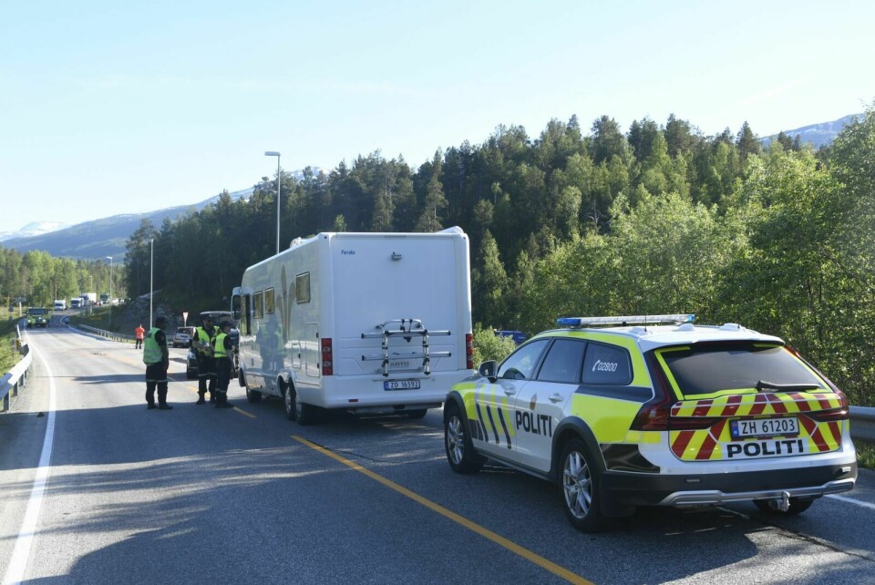 PÅ STEDET: Politiet har i flere timer vært ved Brandvollkrysset. Foto: Torbjørn Kosmo