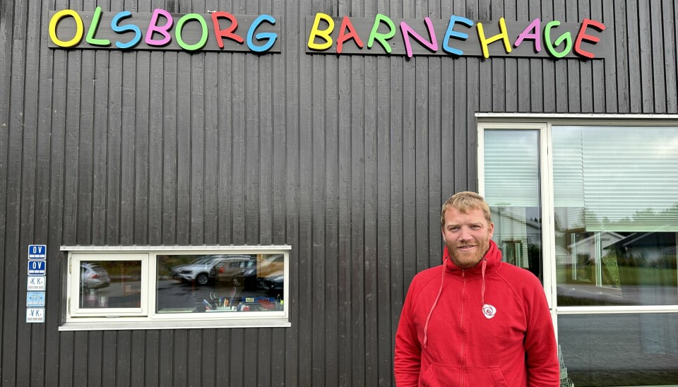 Steffen Jakobsen fra Målselv Arbeiderparti jubler for halvering i barnehageprisen i Målselv.