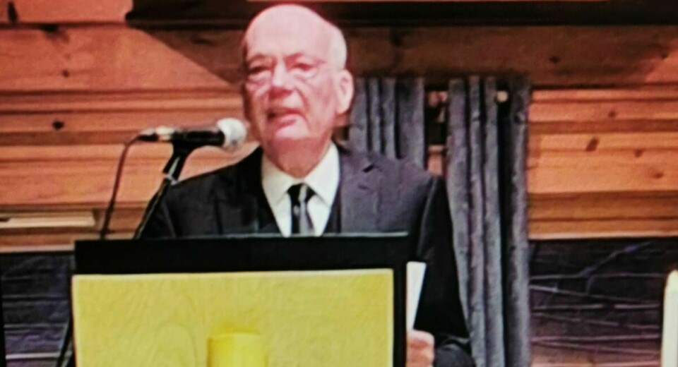 Bengt Lindholm holdt tale i minnestunden til sin kjære Arnhild Johanne Lindholm.