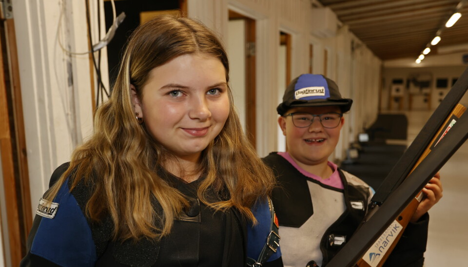Eline Elvebø har imponert så langt i Nordlyscupen. Bak er lagvenninna Ira Johansen.