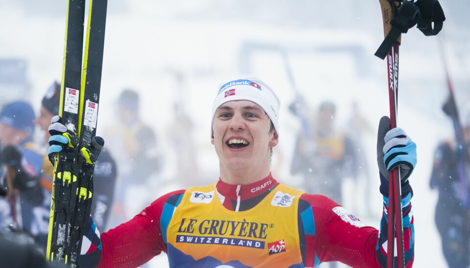 Erik Valnes vant sprinten i Oberhof fredag ettermiddag. Dette bildet er tatt av en glad BOIF-løper etter seieren i Tour de ski.